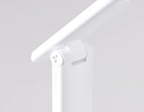 Настольная лампа офисная LED DE530 Ambrella light белая 1 лампа, основание белое металл в стиле хай-тек современный  фото 2