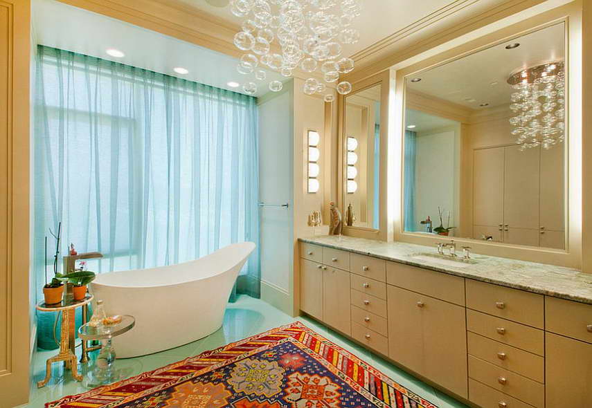 Подвесные люстры в дизайнерской ванной комнате
