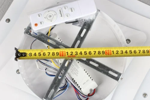 Люстра потолочная Arzano OML-08437-187 Omnilux прозрачная на 1 лампу, основание белое в стиле хай-тек квадраты фото 4