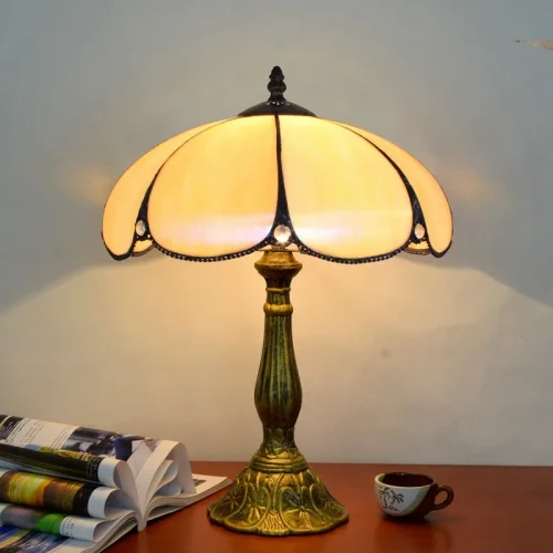 Настольная лампа Тиффани European OFT817 Tiffany Lighting бежевая 1 лампа, основание бронзовое коричневое металл в стиле тиффани орнамент фото 2