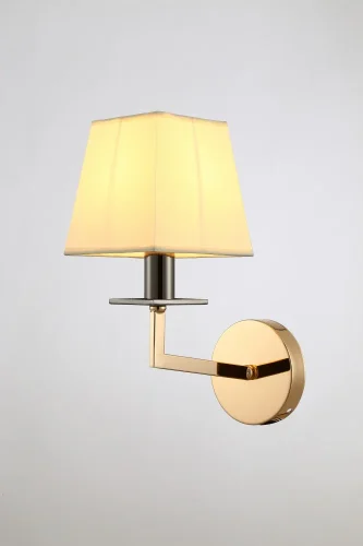 Бра Anna V2670-1W Moderli бежевый на 1 лампа, основание золотое в стиле современный 