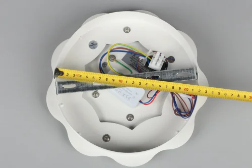 Бра LED Varedo OML-07901-26 Omnilux белый на 1 лампу, основание белое в стиле хай-тек фото 4