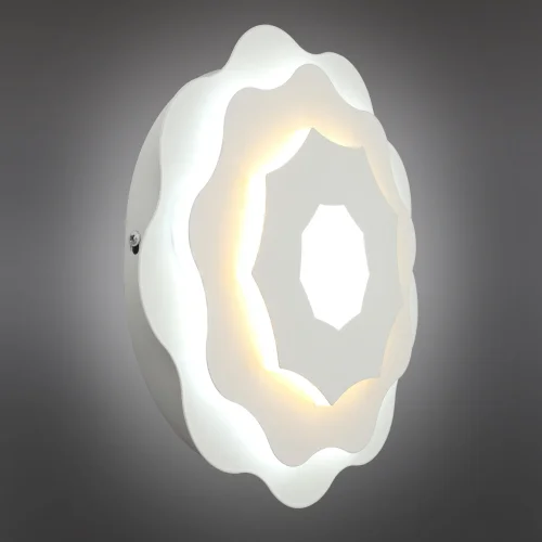 Бра LED Varedo OML-07901-26 Omnilux белый на 1 лампу, основание белое в стиле хай-тек фото 2