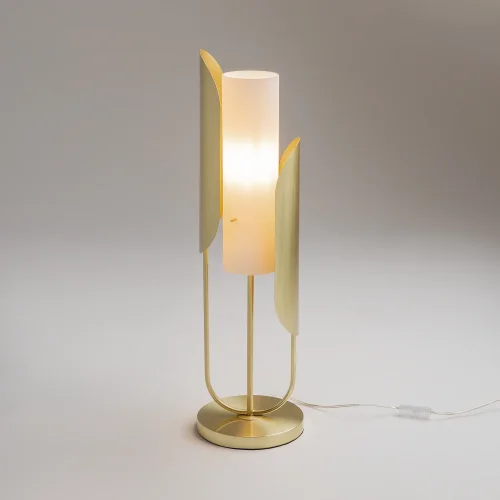 Настольная лампа Сipresso Z014TL-01G Maytoni белая на 1 лампу, основание золотое металл в стиле современный фото 6 Настольная лампа Сipresso Z014TL-01G Maytoni белая на 1 лампу, основание золотое металл в стиле современный фото 6