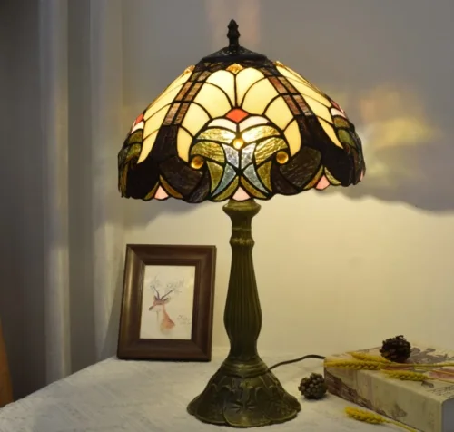Настольная лампа Тиффани Ornament OFT843 Tiffany Lighting бежевая разноцветная коричневая 1 лампа, основание коричневое металл в стиле тиффани орнамент