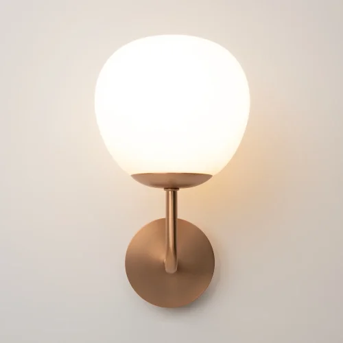 Бра Erich MOD221-WL-01-G Maytoni белый на 1 лампу, основание золотое в стиле современный фото 6