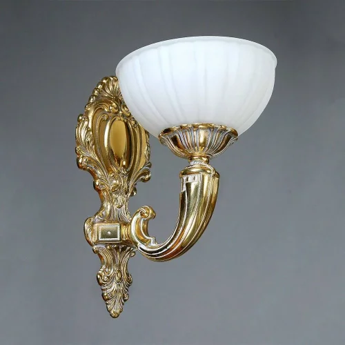 Бра  LUGO 8539/1 WP AMBIENTE by BRIZZI белый на 1 лампа, основание бронзовое в стиле классический 
