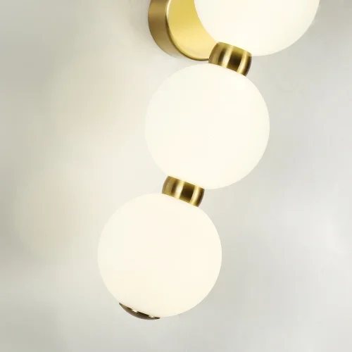 Бра LED Gubbare 4014-1W Favourite белый на 1 лампа, основание золотое в стиле современный шар фото 5