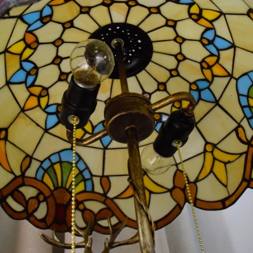 Настольная лампа Тиффани Petunia OFT911 Tiffany Lighting коричневая бежевая разноцветная голубая 2 лампы, основание бронзовое металл в стиле тиффани орнамент цветы фото 6