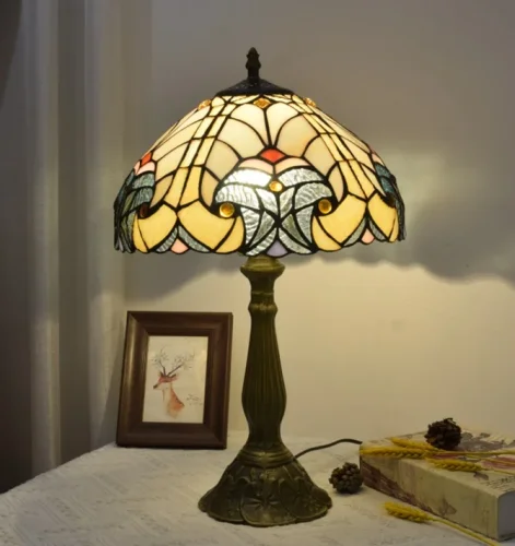 Настольная лампа Тиффани Ornament OFT840 Tiffany Lighting бежевая разноцветная 1 лампа, основание коричневое металл в стиле тиффани орнамент