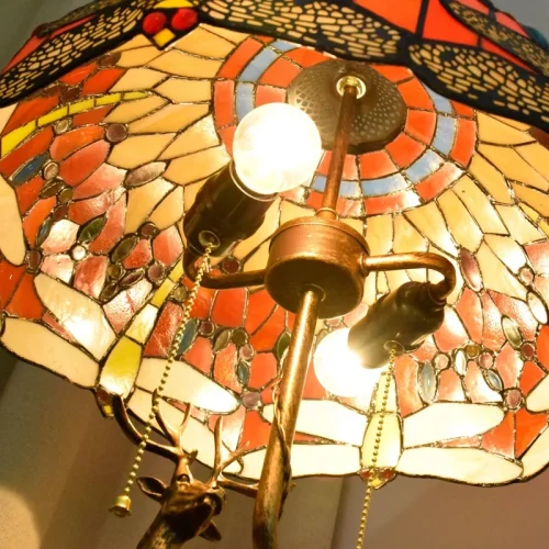 Настольная лампа Тиффани Dragonfly OFT905 Tiffany Lighting разноцветная жёлтая красная бежевая 2 лампы, основание бронзовое металл в стиле тиффани стрекоза фото 4