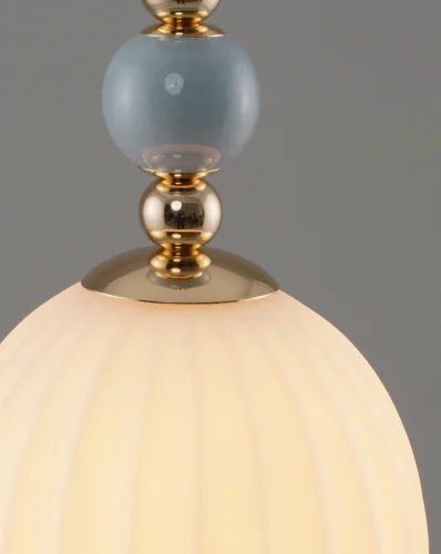 Светильник подвесной Charm V10902-P Moderli белый 1 лампа, основание золотое в стиле современный выдувное фото 5