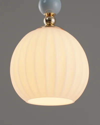 Светильник подвесной Charm V10902-P Moderli белый 1 лампа, основание золотое в стиле современный выдувное фото 4