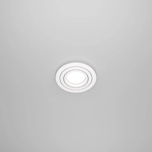 Светильник точечный Atom DL023-2-01W Maytoni белый на 1 лампу, основание белое в стиле современный фото 2