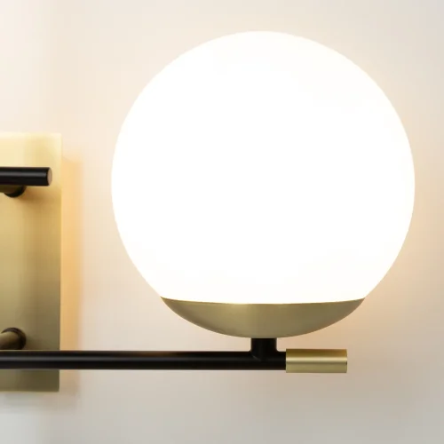 Бра Nostalgia MOD048WL-02G Maytoni белый на 2 лампы, основание матовое золото в стиле современный фото 5