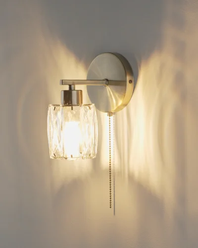 Бра с выключателем Prismique V11710-1W Moderli прозрачный на 1 лампу, основание латунь в стиле современный фото 4 Бра с выключателем Prismique V11710-1W Moderli прозрачный на 1 лампу, основание латунь в стиле современный фото 4