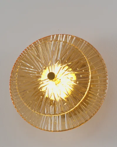 Бра LED Brass V11022-WL Moderli янтарный на 1 лампу, основание золотое латунь в стиле современный арт-деко фото 5