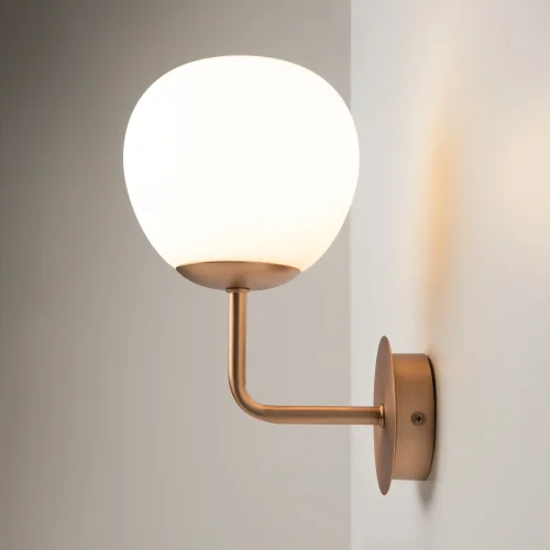 Бра Erich MOD221-WL-01-G Maytoni белый на 1 лампу, основание золотое в стиле современный фото 3