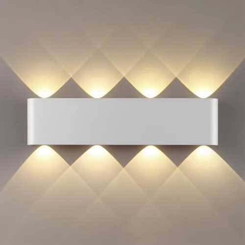 Бра Magnum 7192/8WL Odeon Light белый на 1 лампу, основание белое в стиле хай-тек Бра Magnum 7192/8WL Odeon Light белый на 1 лампу, основание белое в стиле хай-тек