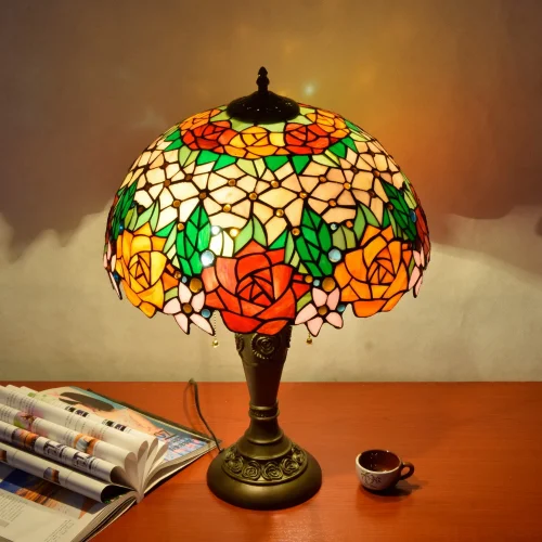 Настольная лампа Тиффани Rose OFT889 Tiffany Lighting разноцветная оранжевая красная зелёная 2 лампы, основание коричневое полимер в стиле тиффани цветы фото 6