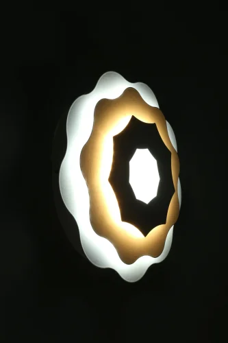 Бра LED Varedo OML-07901-26 Omnilux белый на 1 лампу, основание белое в стиле хай-тек фото 5