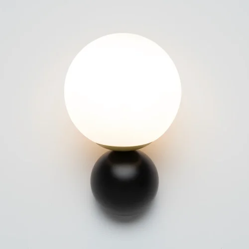 Бра Nostalgia MOD048WL-01G Maytoni белый на 1 лампу, основание чёрное в стиле современный фото 6