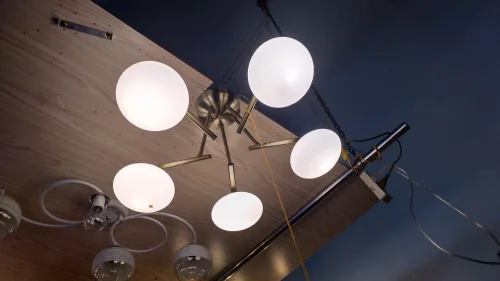 Люстра потолочная Оливия 306014305 DeMarkt белая на 5 ламп, основание латунь в стиле современный шар фото 2