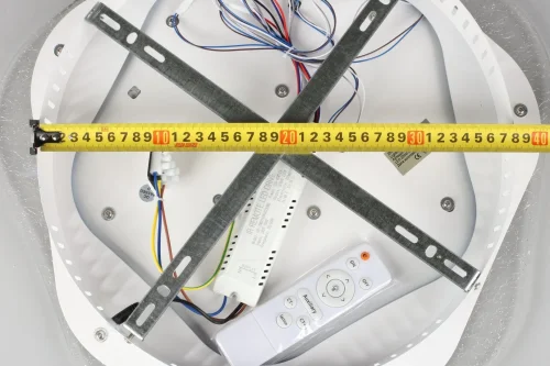 Люстра потолочная LED Arzano OML-08417-140 Omnilux прозрачная на 1 лампа, основание белое в стиле хай-тек квадраты фото 4