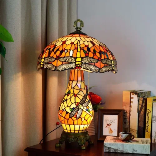 Настольная лампа Тиффани Dragonfly OFT947 Tiffany Lighting разноцветная красная 2 лампы, основание разноцветное коричневое стекло металл в стиле тиффани стрекоза