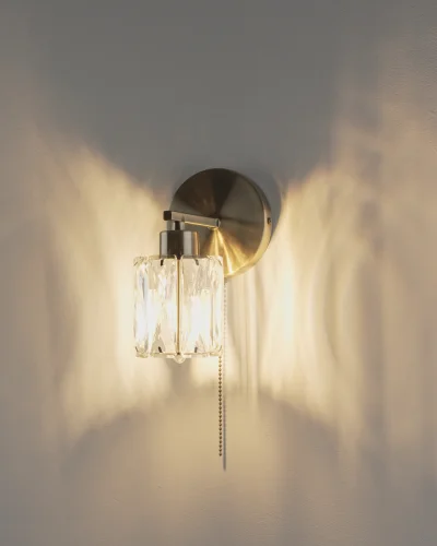 Бра с выключателем Prismique V11710-1W Moderli прозрачный на 1 лампу, основание латунь в стиле современный фото 5 Бра с выключателем Prismique V11710-1W Moderli прозрачный на 1 лампу, основание латунь в стиле современный фото 5