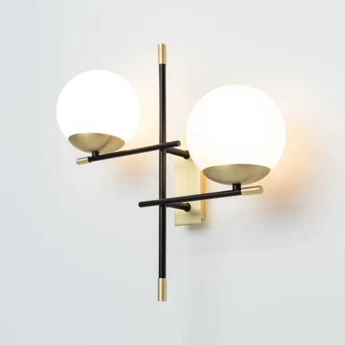 Бра Nostalgia MOD048WL-02G Maytoni белый на 2 лампы, основание матовое золото в стиле современный фото 10