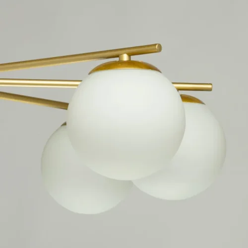 Люстра потолочная Оливия 306017208 DeMarkt белая на 8 ламп, основание золотое в стиле современный фото 2 Люстра потолочная Оливия 306017208 DeMarkt белая на 8 ламп, основание золотое в стиле современный фото 2