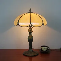 Настольная лампа Тиффани European OFT818 Tiffany Lighting бежевая разноцветная 1 лампа, основание коричневое металл в стиле тиффани орнамент