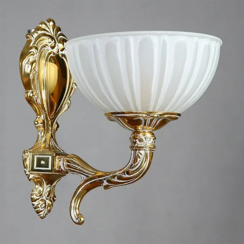 Бра  VALENCIA 02227/1 WP AMBIENTE by BRIZZI белый на 1 лампа, основание бронзовое в стиле классический 