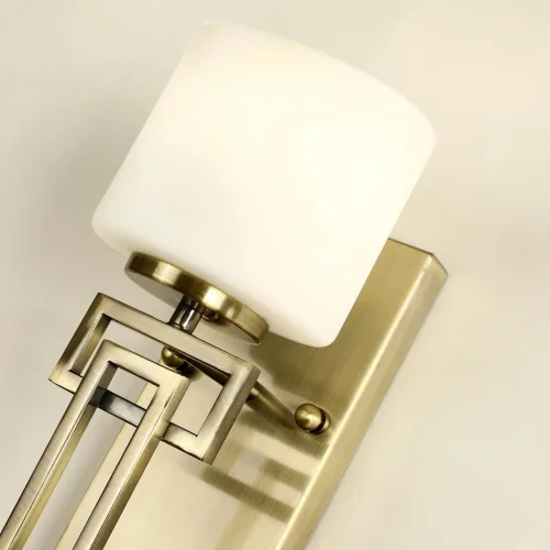 Бра Contour 2949-1W Favourite белый на 1 лампа, основание античное бронза в стиле современный  фото 3
