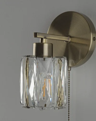 Бра с выключателем Prismique V11710-1W Moderli прозрачный на 1 лампу, основание латунь в стиле современный фото 3 Бра с выключателем Prismique V11710-1W Moderli прозрачный на 1 лампу, основание латунь в стиле современный фото 3